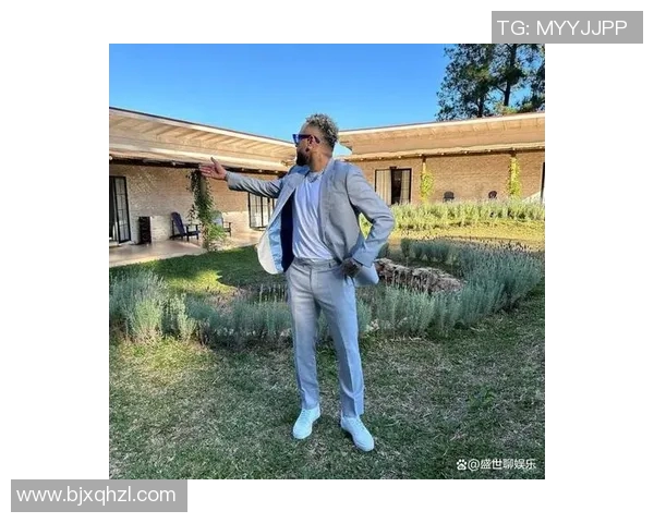 足球明星中的奢华生活方式与财富积累揭秘