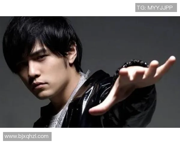 周杰伦与足球明星亲密互动共谱音乐与运动的精彩瞬间