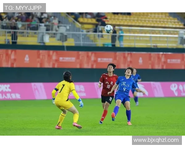 中场25号足球明星视频揭秘他的训练日常与比赛精彩瞬间